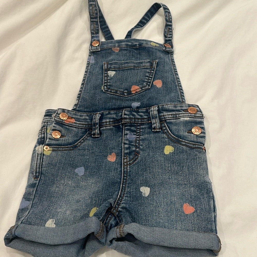 Adorable shorts overalls.